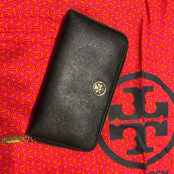 Black Tory Burch zip wallet - Picture 2 of 7